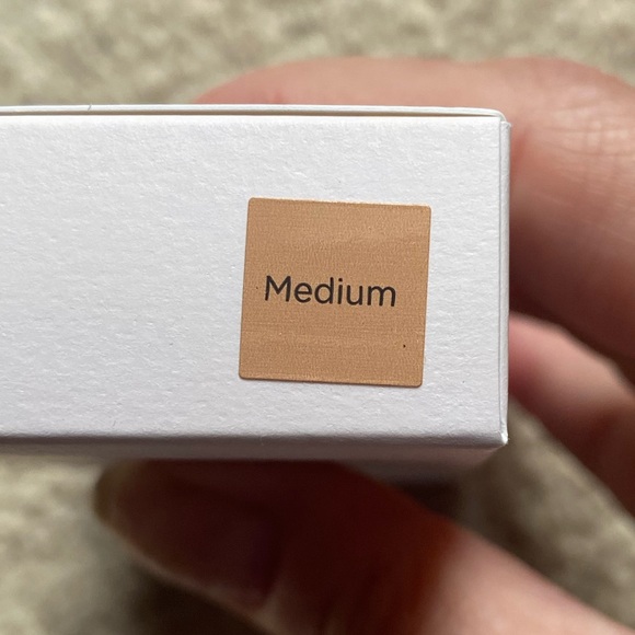 Pur 4-in-1 Tinted Moisturiser with SPF 20 in medium (exp. 07/25) - Picture 6 of 6